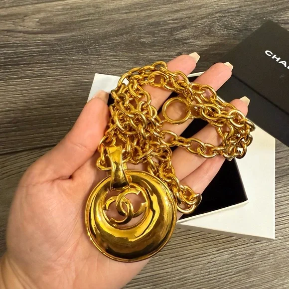 CHANEL Vintage Gold CC Crescent Pendant Chain Necklace